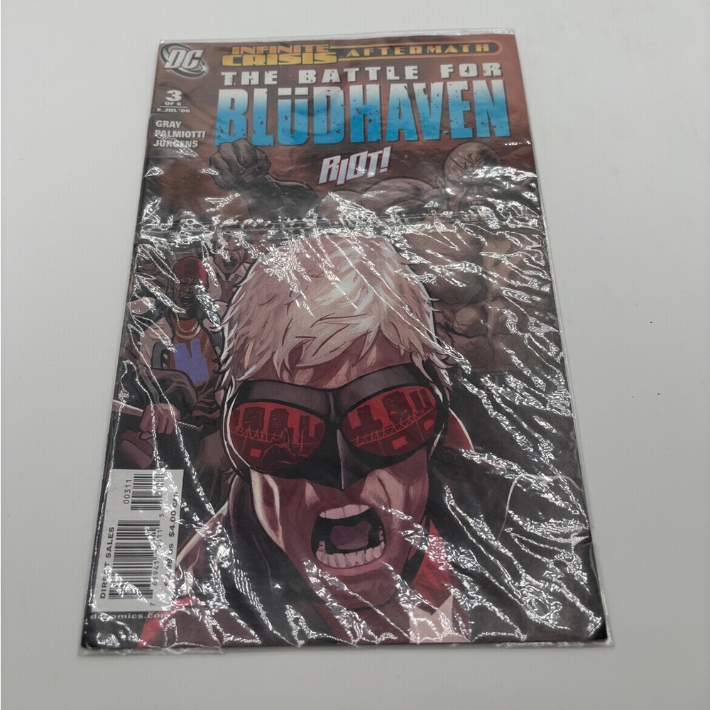 DC Comics The Battle for Bludhaven Riot Comic - Red, Black, Gray